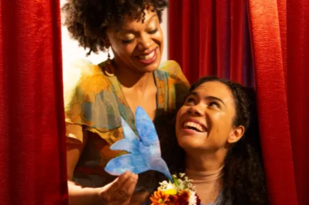 Criado com Libras e audiodescrição, ‘O Musical da Passarinha’ faz temporada híbrida no Teatro Sérgio Cardoso