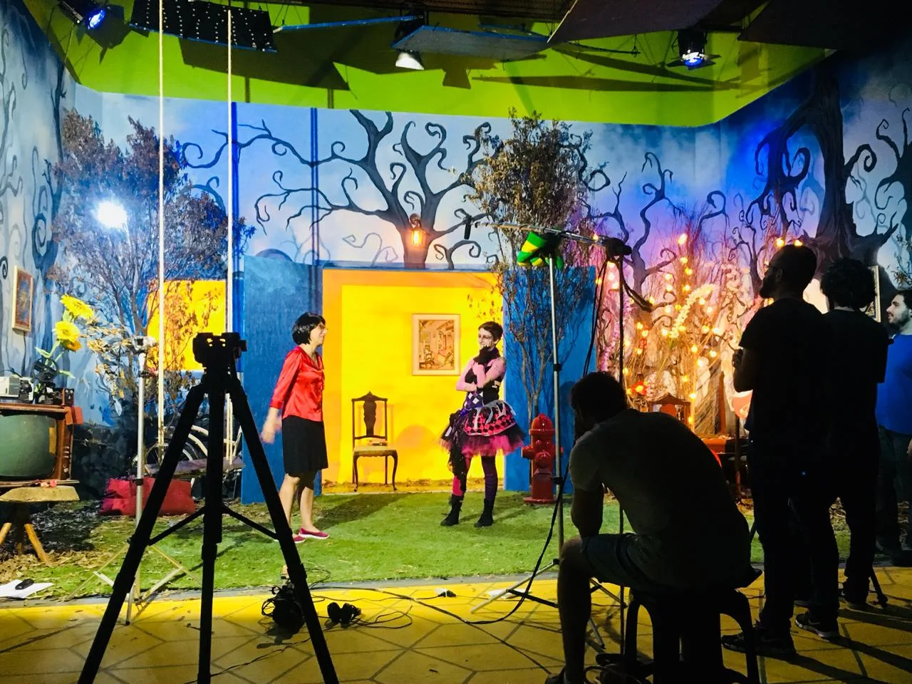 Matheus Ueta e Gabriela Sêga estrelam CasaKadabra, série educativa repleta de magia e aventura